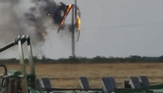 风电机起火现场视频截图 