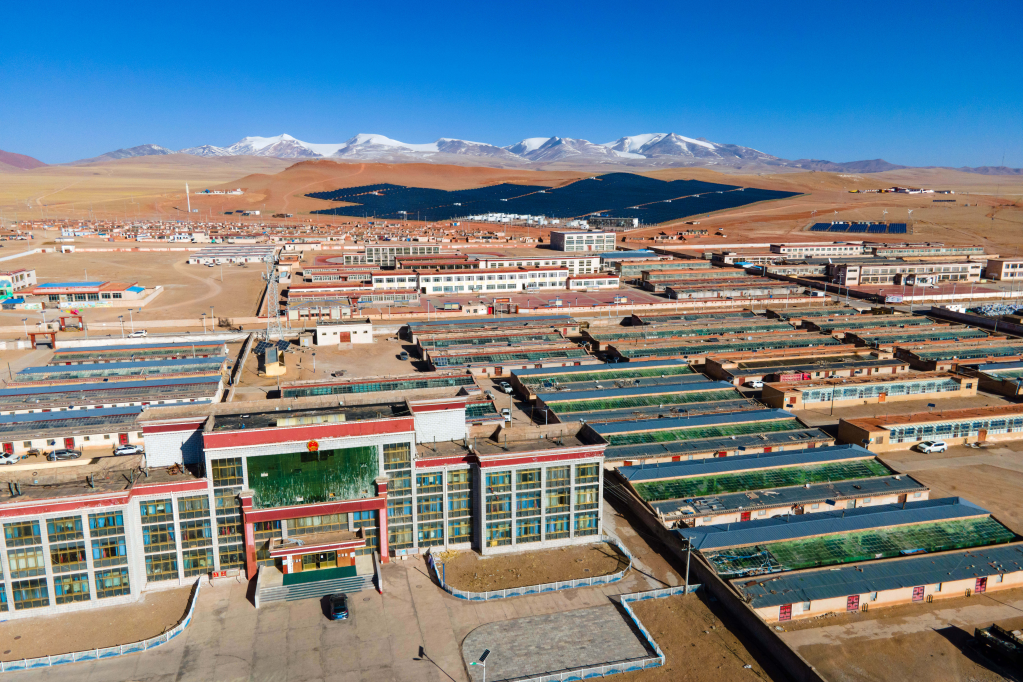 这是无人机拍摄的双湖县城(3月27日摄).新华社记者 周荻潇 摄