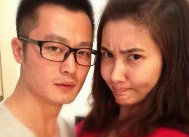 "苏萌"边潇潇躺床上秀恩爱,抢被子把老公冻醒,拥抱睡姿显甜蜜__财经