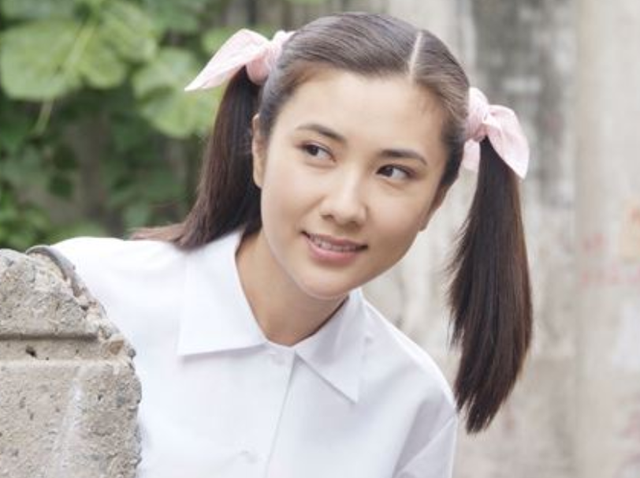 "苏萌"边潇潇躺床上秀恩爱,抢被子把老公冻醒,拥抱睡姿显甜蜜__财经