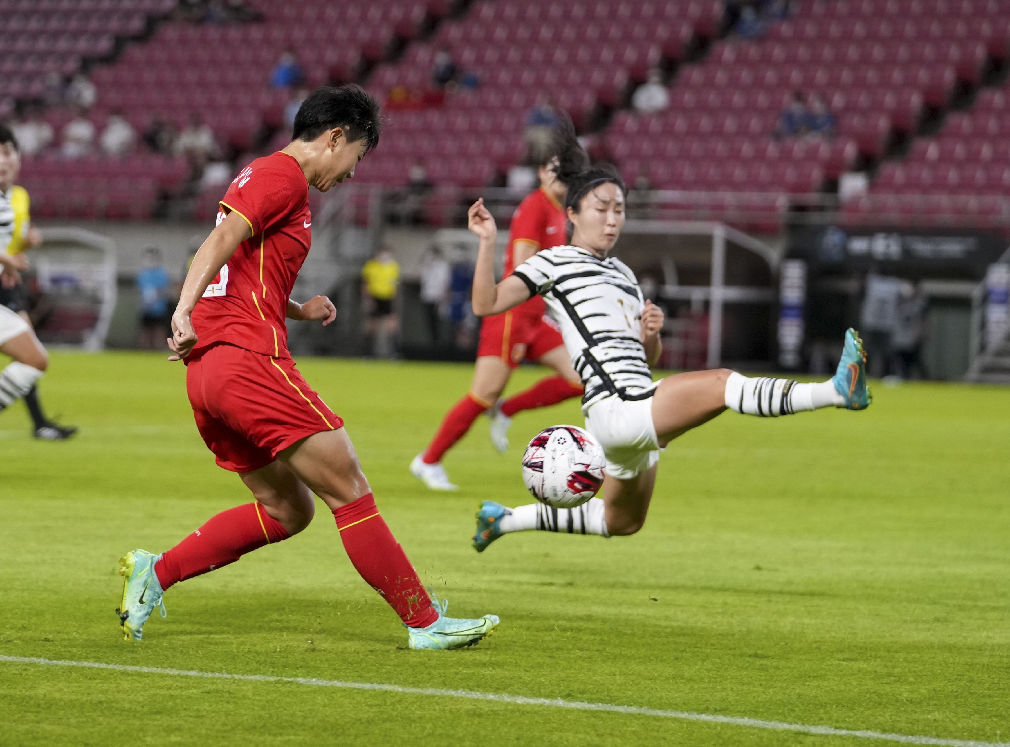 东亚杯最后一轮比赛，中国国家男子足球选拔队1-0击败中国香港队-直播吧zhibo8.cc
