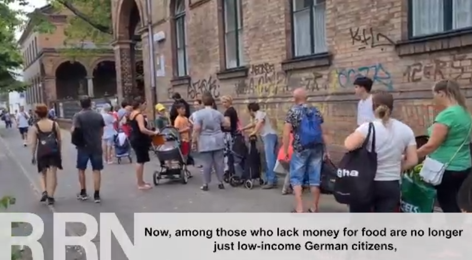 德国中产也过不下去了，排队7小时领“救济粮”…休闲区蓝鸢梦想 - Www.slyday.coM