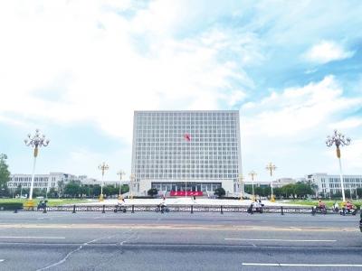 河南信阳拆除市委市政府大院围墙市委书记蔡松涛这是一个正常工作