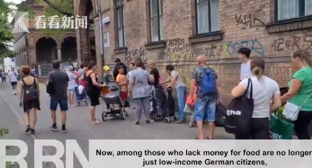 通胀高企 德国中产家庭排队7小时领取免费食物休闲区蓝鸢梦想 - Www.slyday.coM