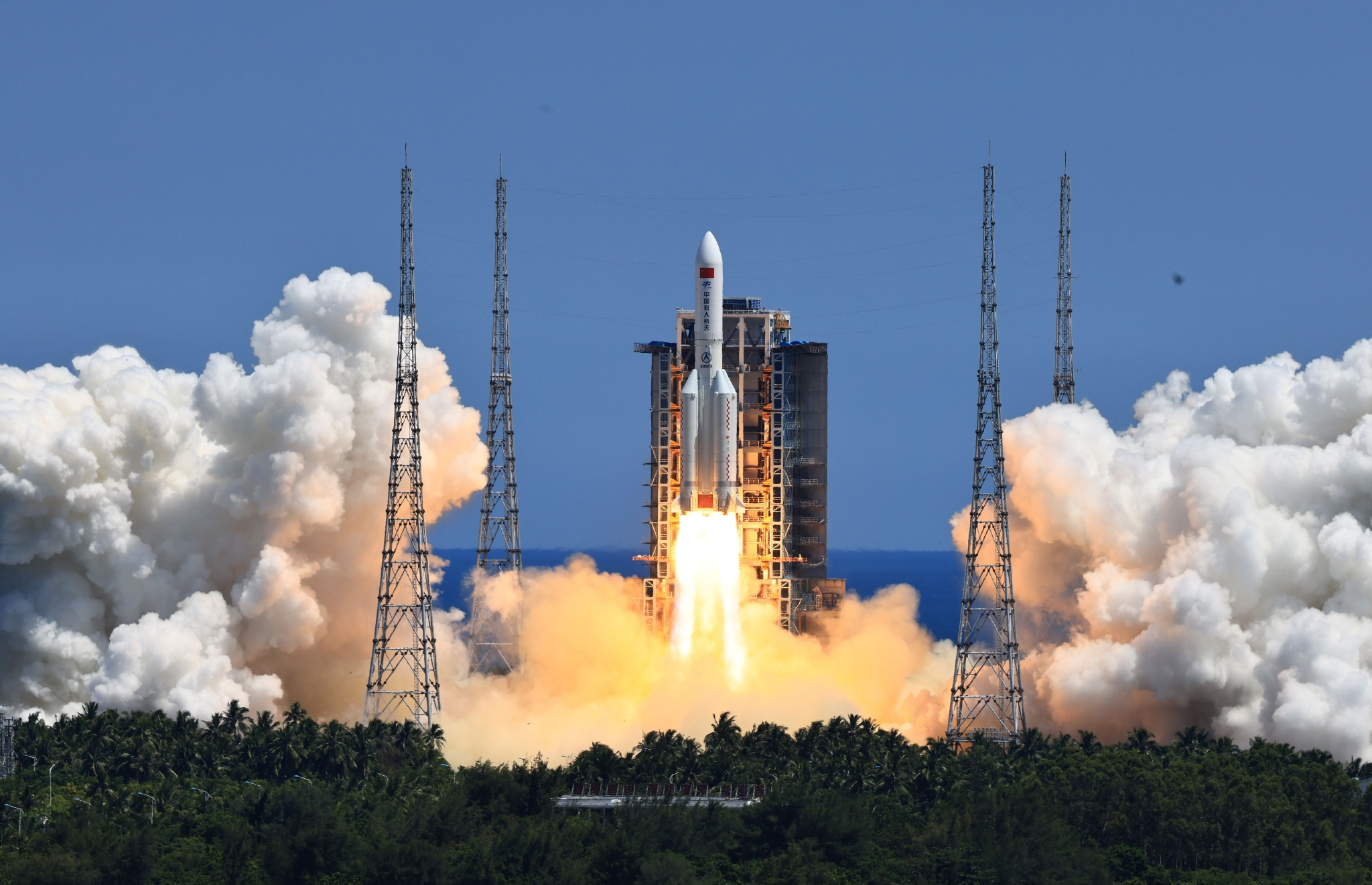 7月24日,搭载问天实验舱的长征五号b遥三运载火箭,在文昌航天发射场