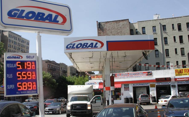 美国纽约一家加油站.(资料图)