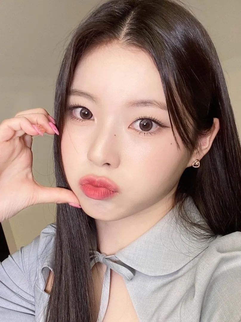 4个流行拍照pose学起来～__财经头条
