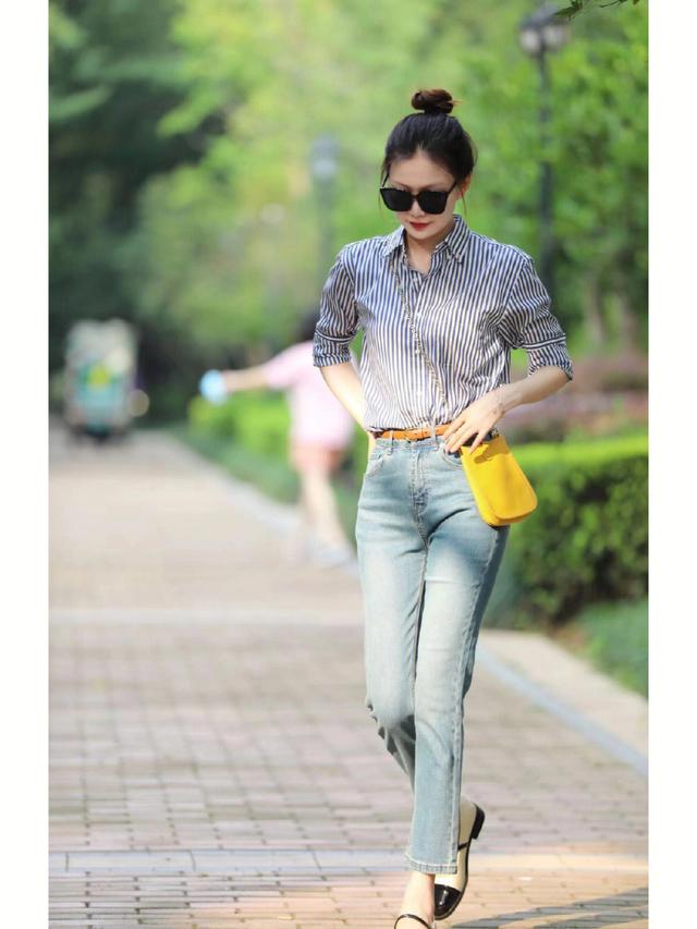 这才是普通人的夏季穿搭,t恤衬衫搭配牛仔裤照样很美,漂亮大气