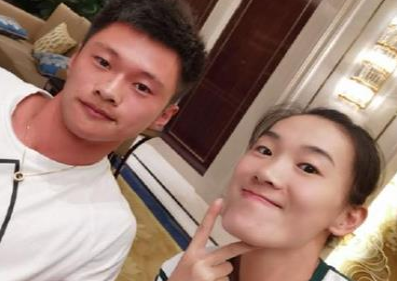 郎才女貌！谢震业官宣即将大婚，相恋十余载，体坛神仙眷侣休闲区蓝鸢梦想 - Www.slyday.coM