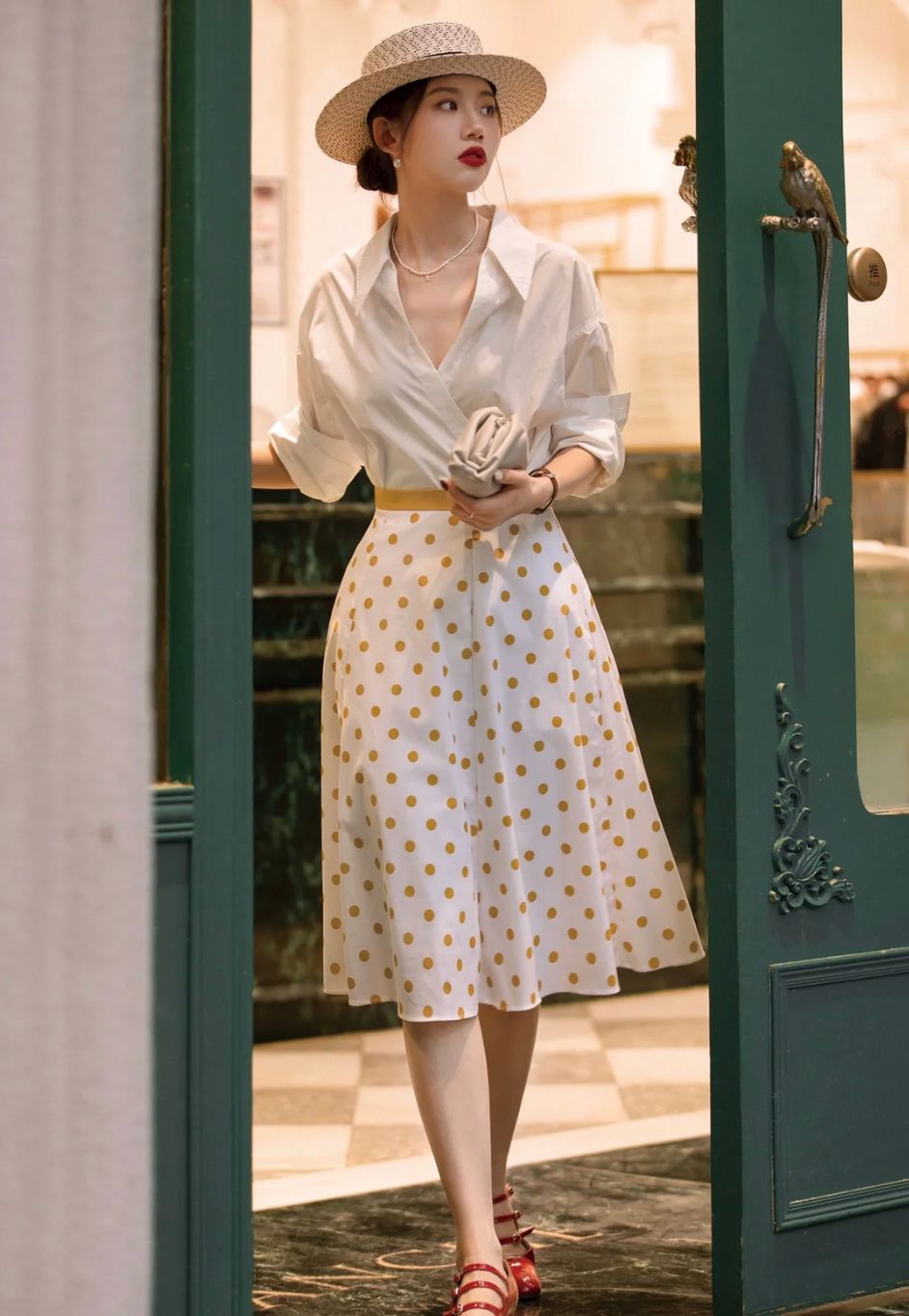 中年女人要懂得“断舍离”,衣柜里这5件衣服就扔了吧,太没档次休闲区蓝鸢梦想 - Www.slyday.coM 中年女人要懂得“断舍离”,衣柜里这5件衣服就扔了吧,太没档次休闲区蓝鸢梦想 - Www.slyday.coM