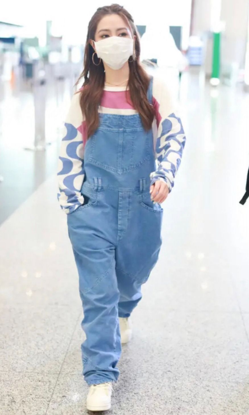 中年女人要懂得“断舍离”,衣柜里这5件衣服就扔了吧,太没档次休闲区蓝鸢梦想 - Www.slyday.coM 中年女人要懂得“断舍离”,衣柜里这5件衣服就扔了吧,太没档次休闲区蓝鸢梦想 - Www.slyday.coM