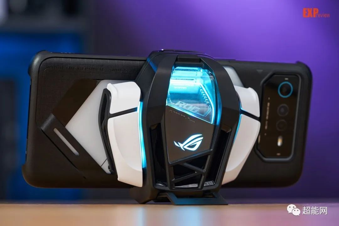 如果想让腾讯rog游戏手机6 pro进一步提升散热效率,可以搭配酷冷风扇6