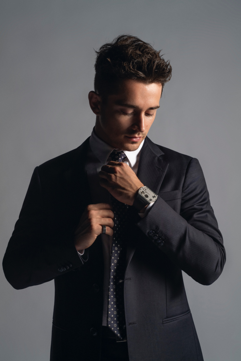 比硬币还纤薄，为什么RICHARD MILLE与法拉利的合作表款长这样？休闲区蓝鸢梦想 - Www.slyday.coM