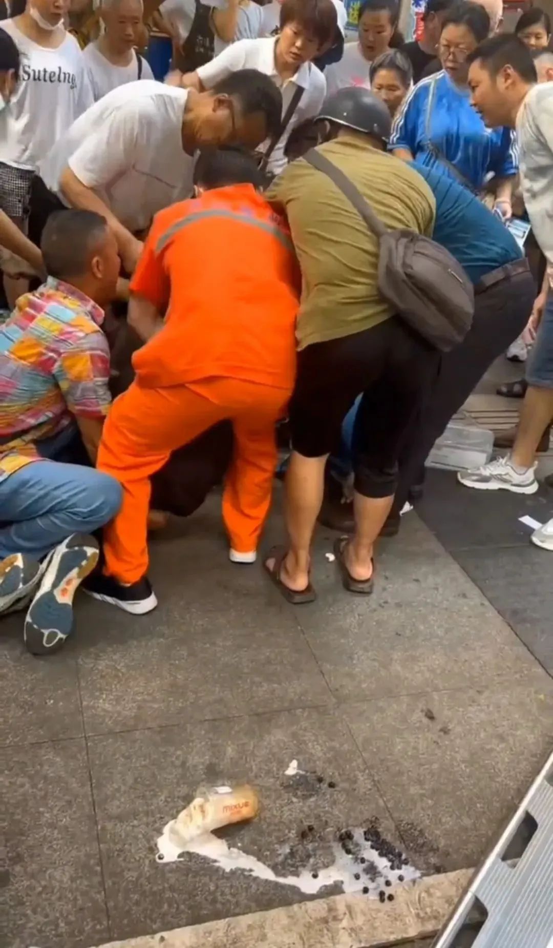 16岁小伙疑因珍珠奶茶卡喉咙不幸身亡？医院最新回应！休闲区蓝鸢梦想 - Www.slyday.coM