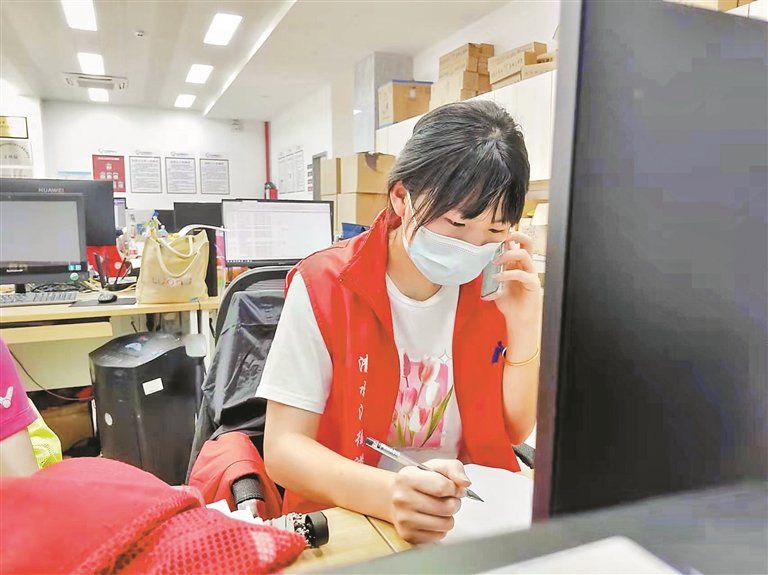 深晚记者直击党员干部参加社区疫情防控 “每一句谢谢，都让我感到温暖”休闲区蓝鸢梦想 - Www.slyday.coM