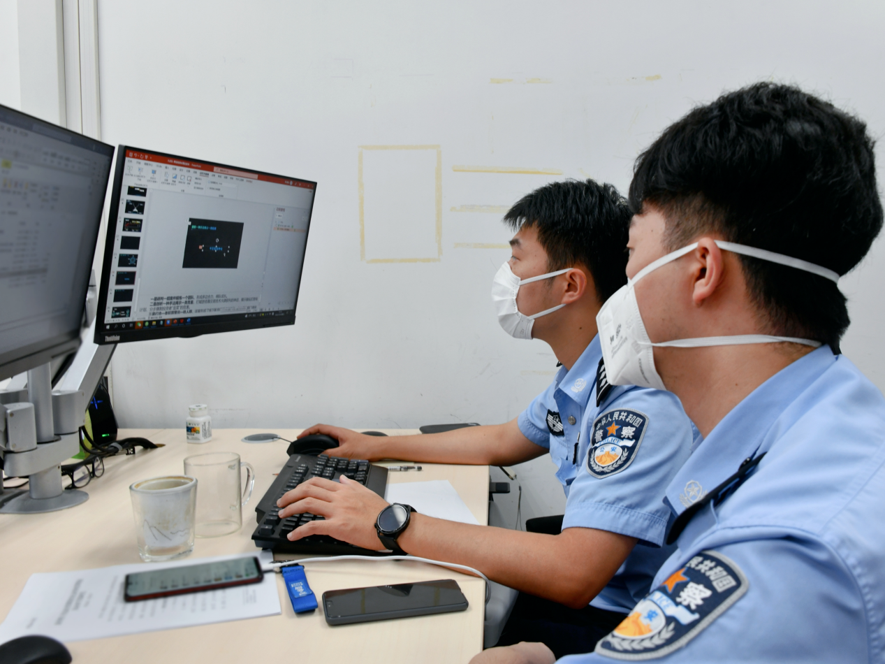 公安机关已对王某等2名主要犯罪嫌疑人依法执行逮捕，并对其余12名犯罪嫌疑人依法采取刑事强制措施。上海警方供图