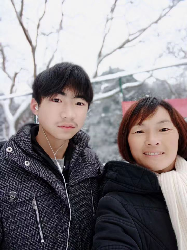 帮妈妈做保洁的男孩拿到了北京大学录取通知书，他淡定地说：“终于可以安心下来帮妈妈好好干活了”休闲区蓝鸢梦想 - Www.slyday.coM