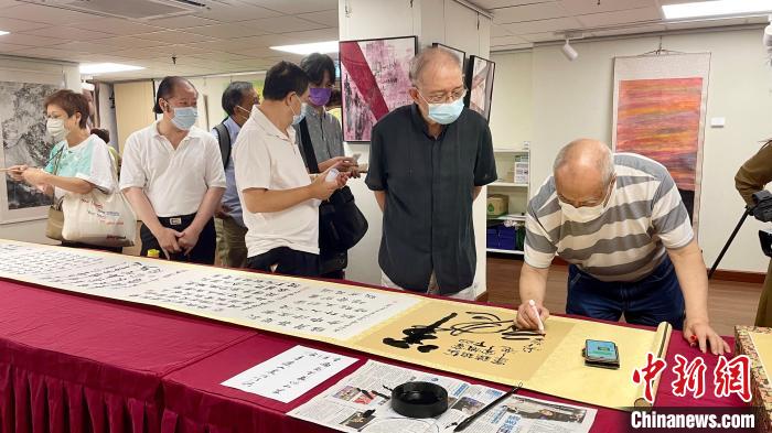 岭南书法大家麦华三的弟子,香港著名书画家梁君度任院长,书画家叶永润