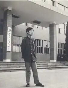 1981年，翟婉明到西南交通大学上学时的留影。受访者供图，中国青年报发