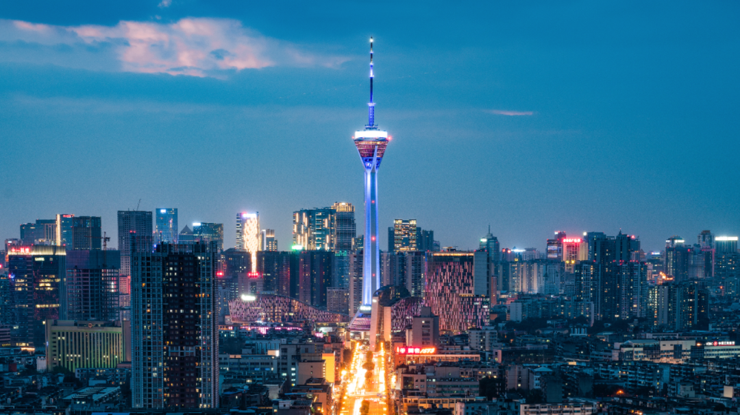 成都夜景 图源视觉中国