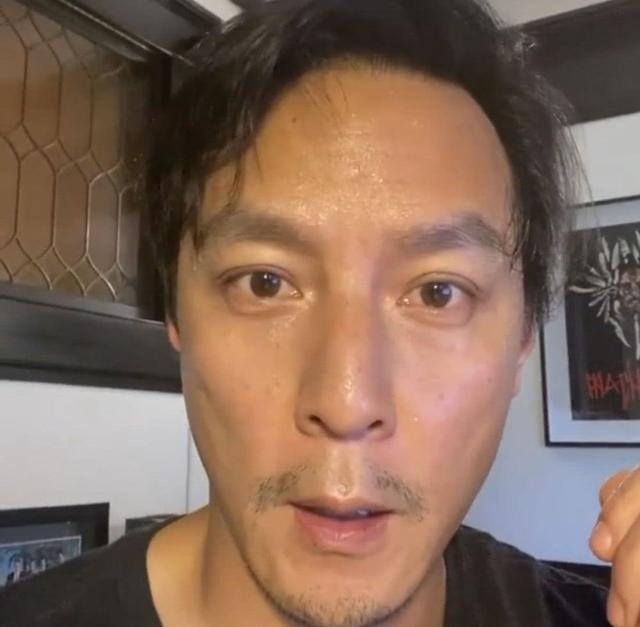 吴彦祖晒旧杂志封面那时候我头发也挺多的男神也为发量苦恼