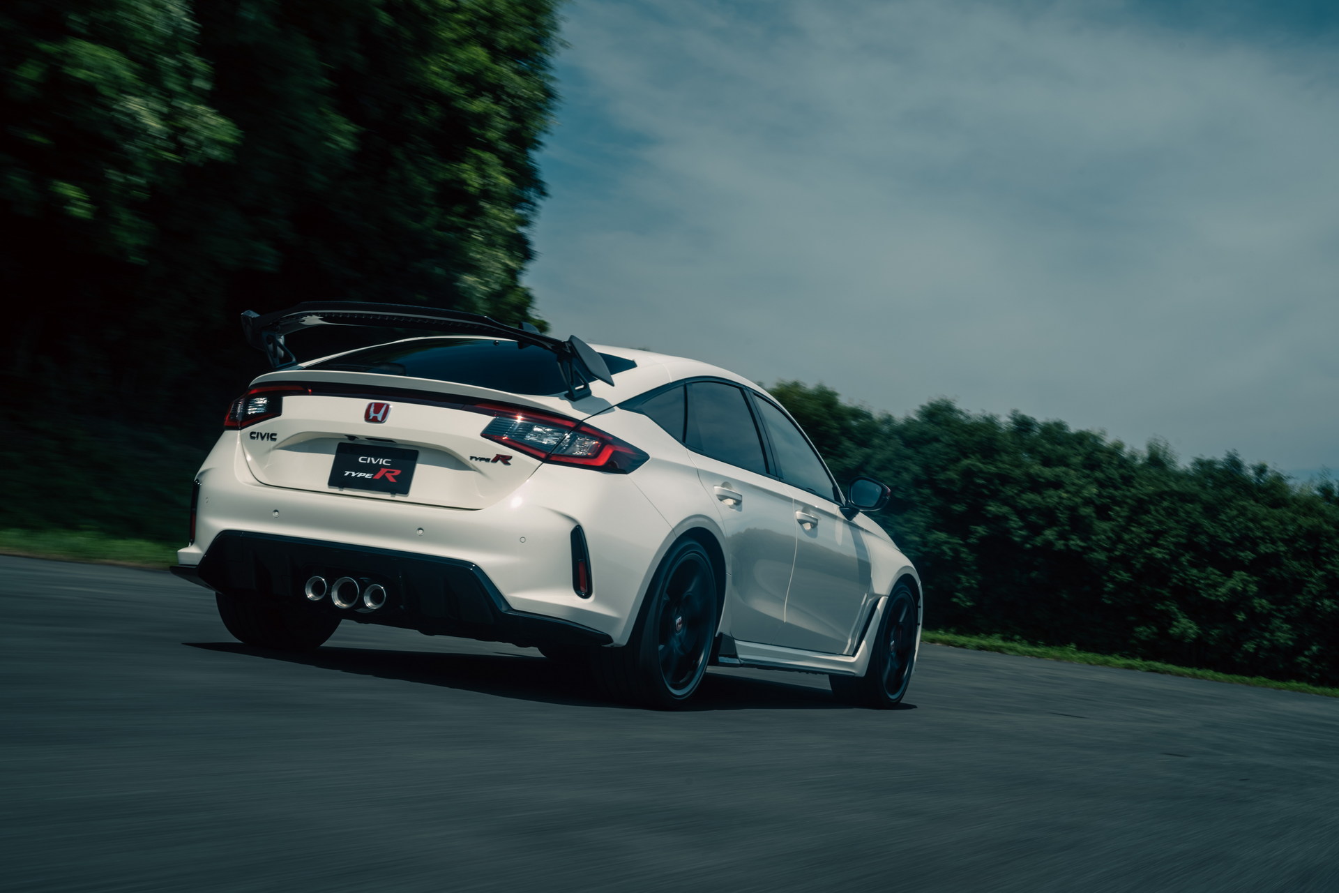 配碳纤维尾翼本田为新款思域typer推官改组件