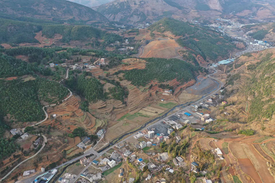 曲靖市富源县,世纪村民的癌马房子大多集中在道路两侧。 同济大学王兰教授团队供图