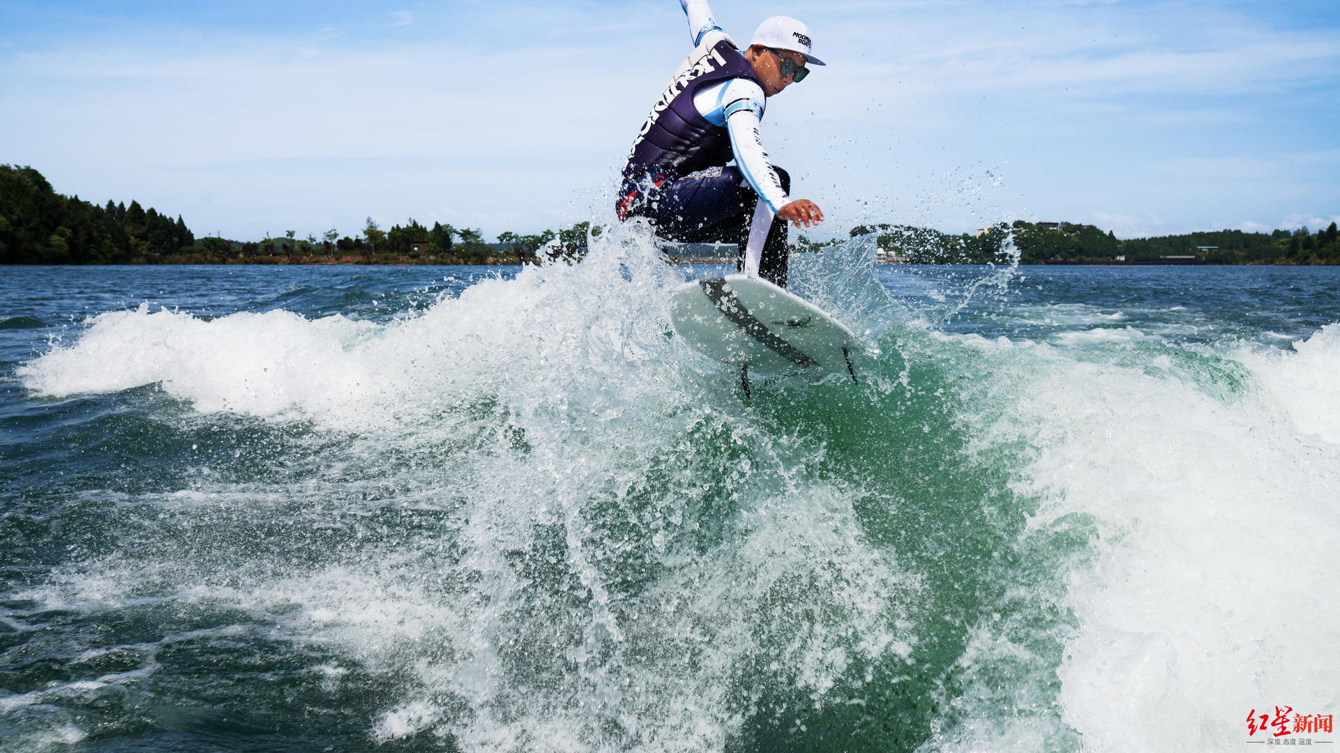 万宁怎么找周围的服务