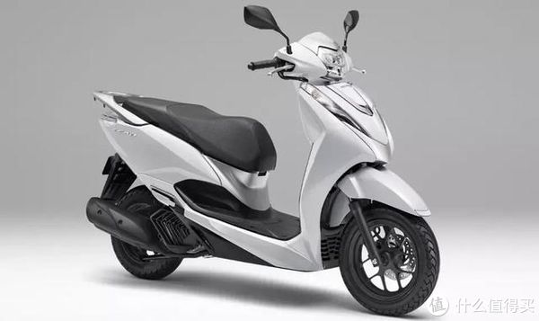 可能是最近踏板车里最最红的车款本田lead125踏板摩托车