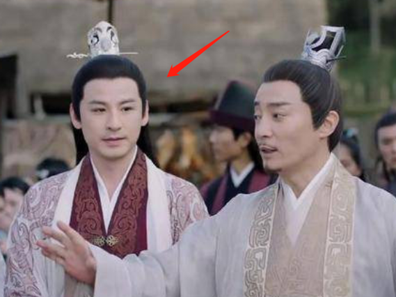 称演员比工人更辛苦,曾送女友200万钻戒求婚|演员|钱泳辰|直播_新浪