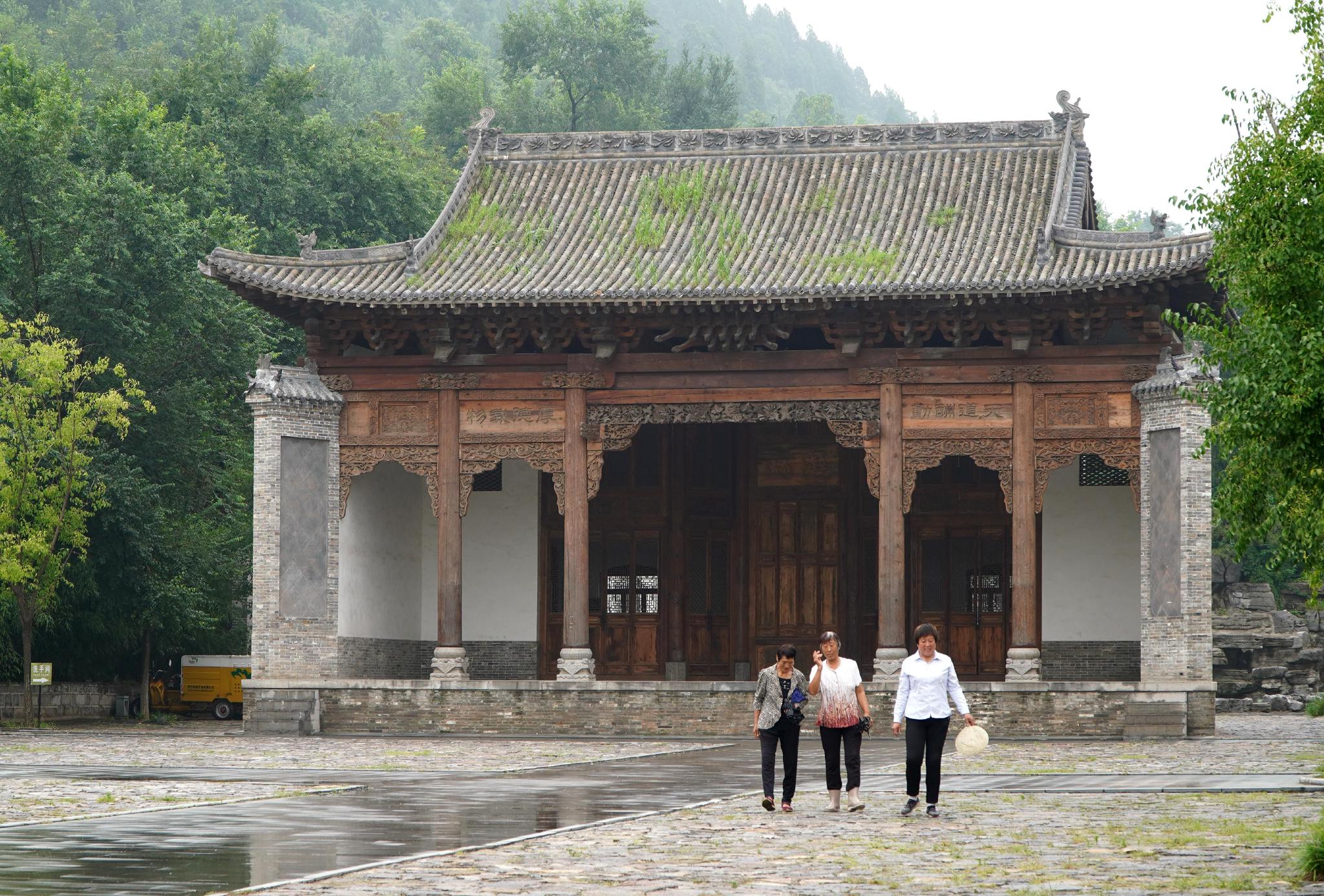 济南朱家峪村留住古村貌引得游客来
