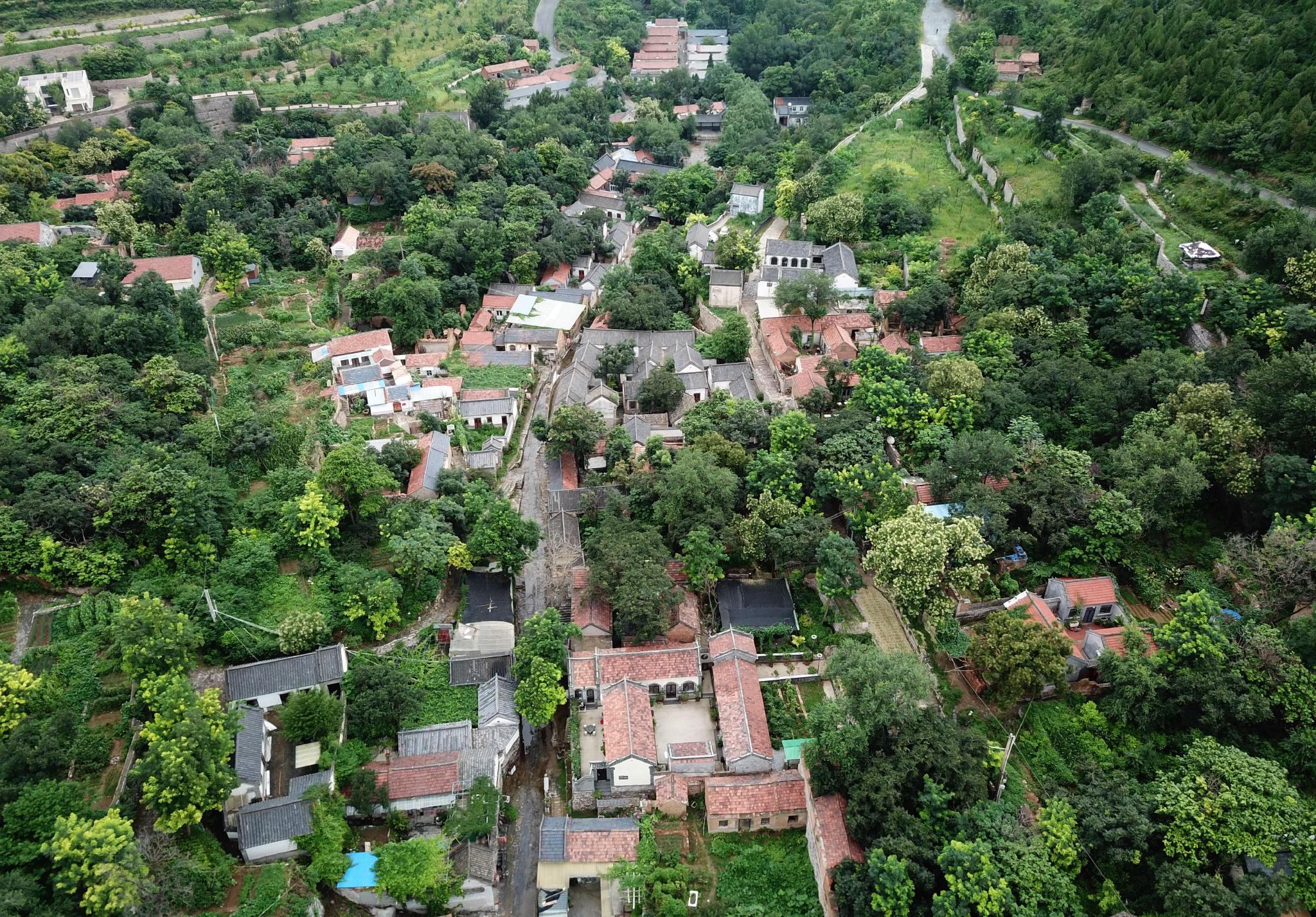 济南朱家峪村留住古村貌引得游客来
