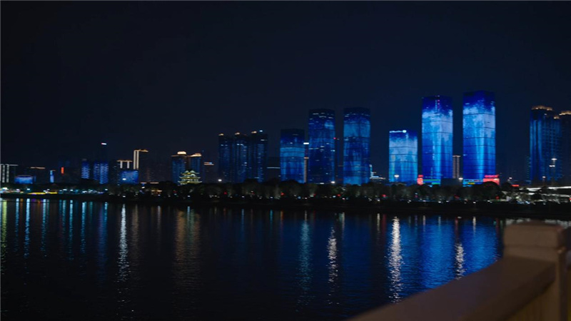 爱在长沙光影里！电影《我们的样子像极了爱情》七夕公映休闲区蓝鸢梦想 - Www.slyday.coM