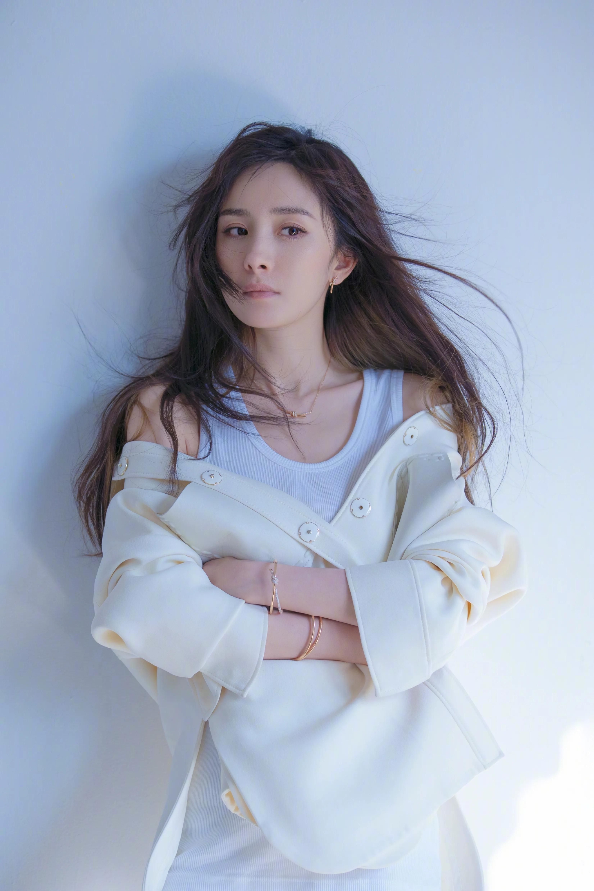 杨幂精选写真——造型百变,气场不变|百变|写真|杨幂_新浪新闻