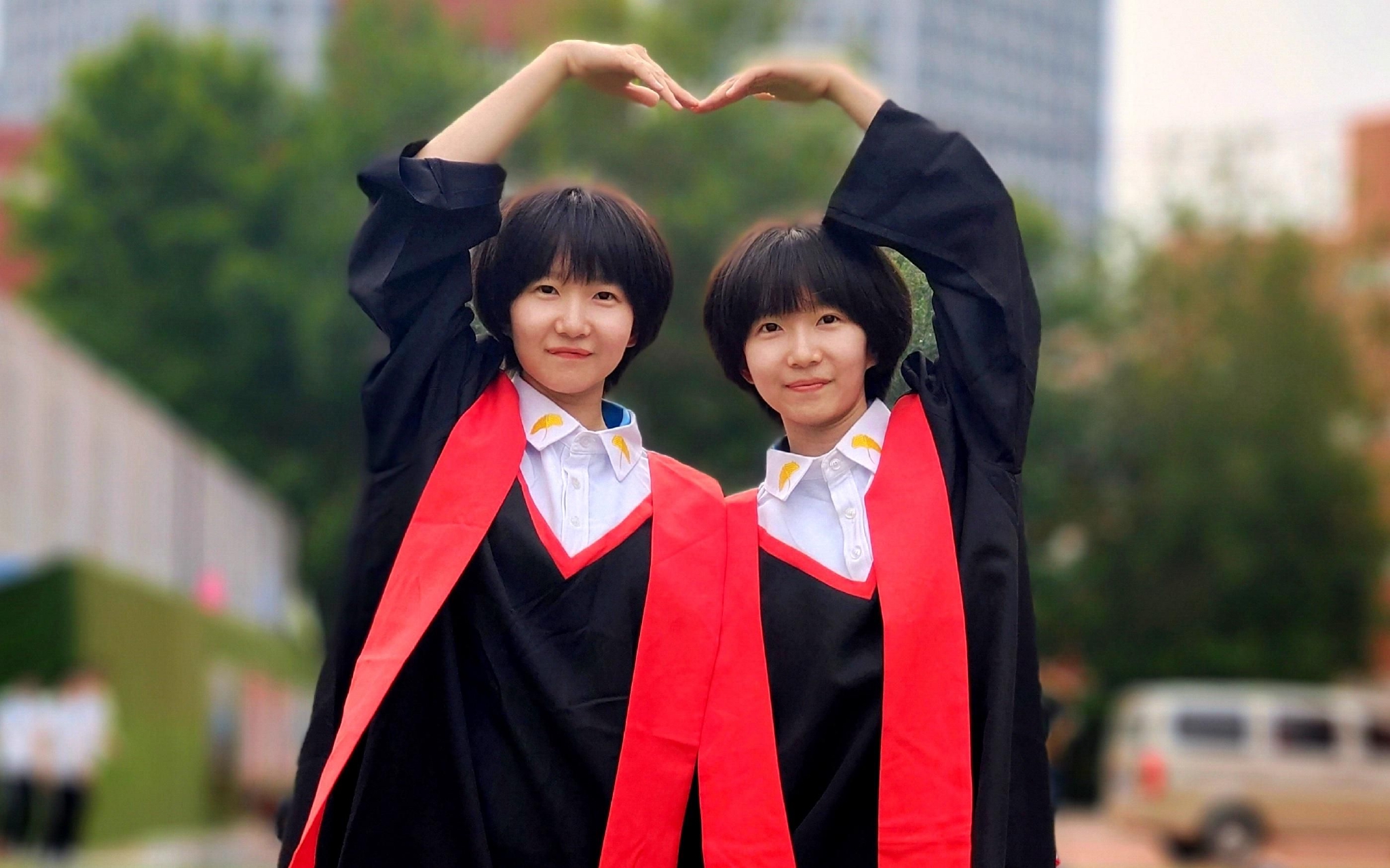 双胞胎姐妹爱好高度一致. 天津大学供图