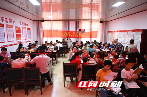 涟源市书香暑期精彩阅读全民阅读活动走进胡家坪村