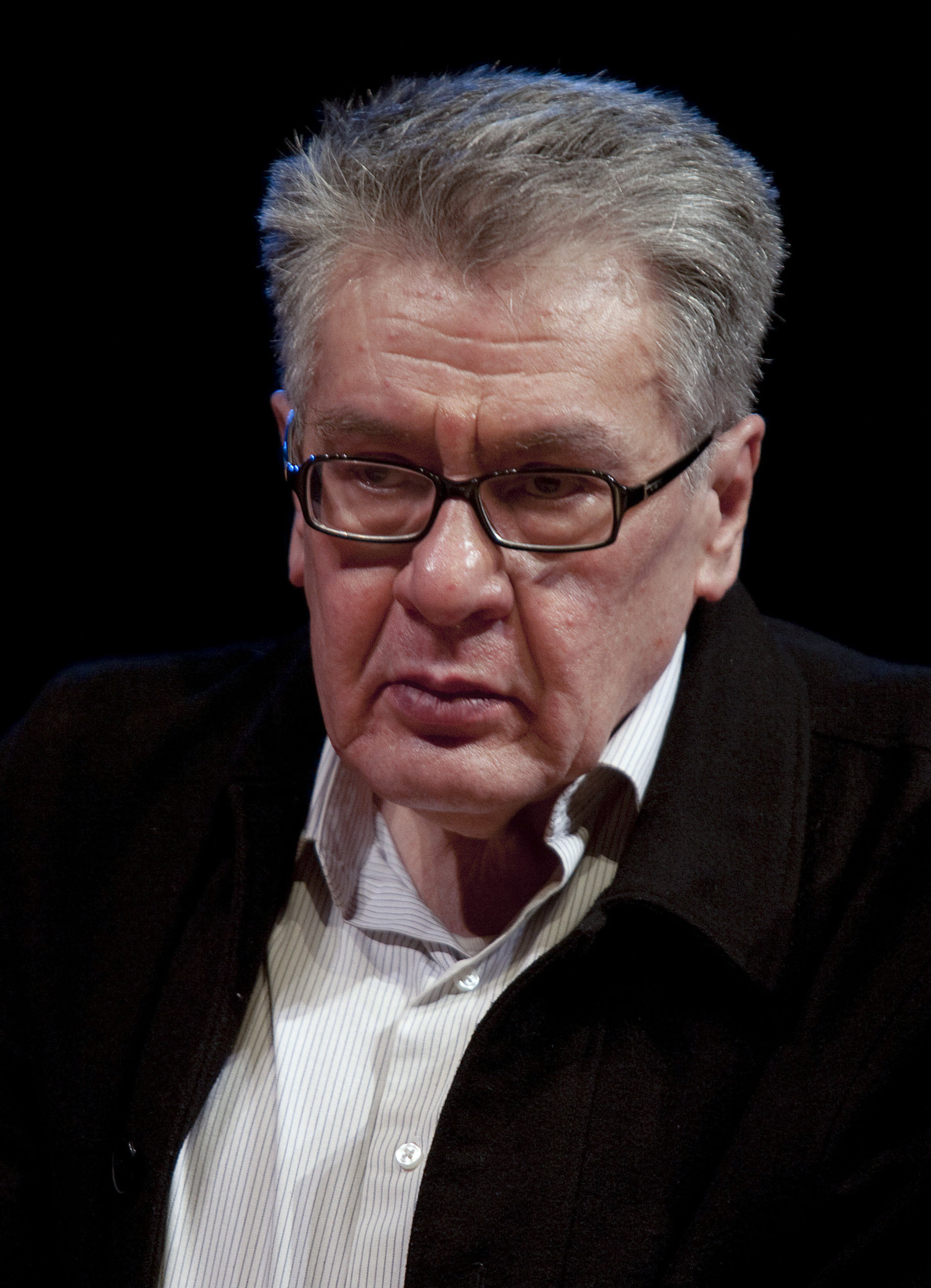 2010年在墨西哥某大学发表演讲的帕切科