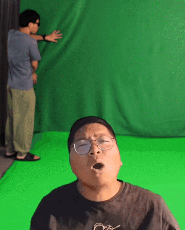 “你这背景太假了”是什么梗？引发全网P图大赛休闲区蓝鸢梦想 - Www.slyday.coM