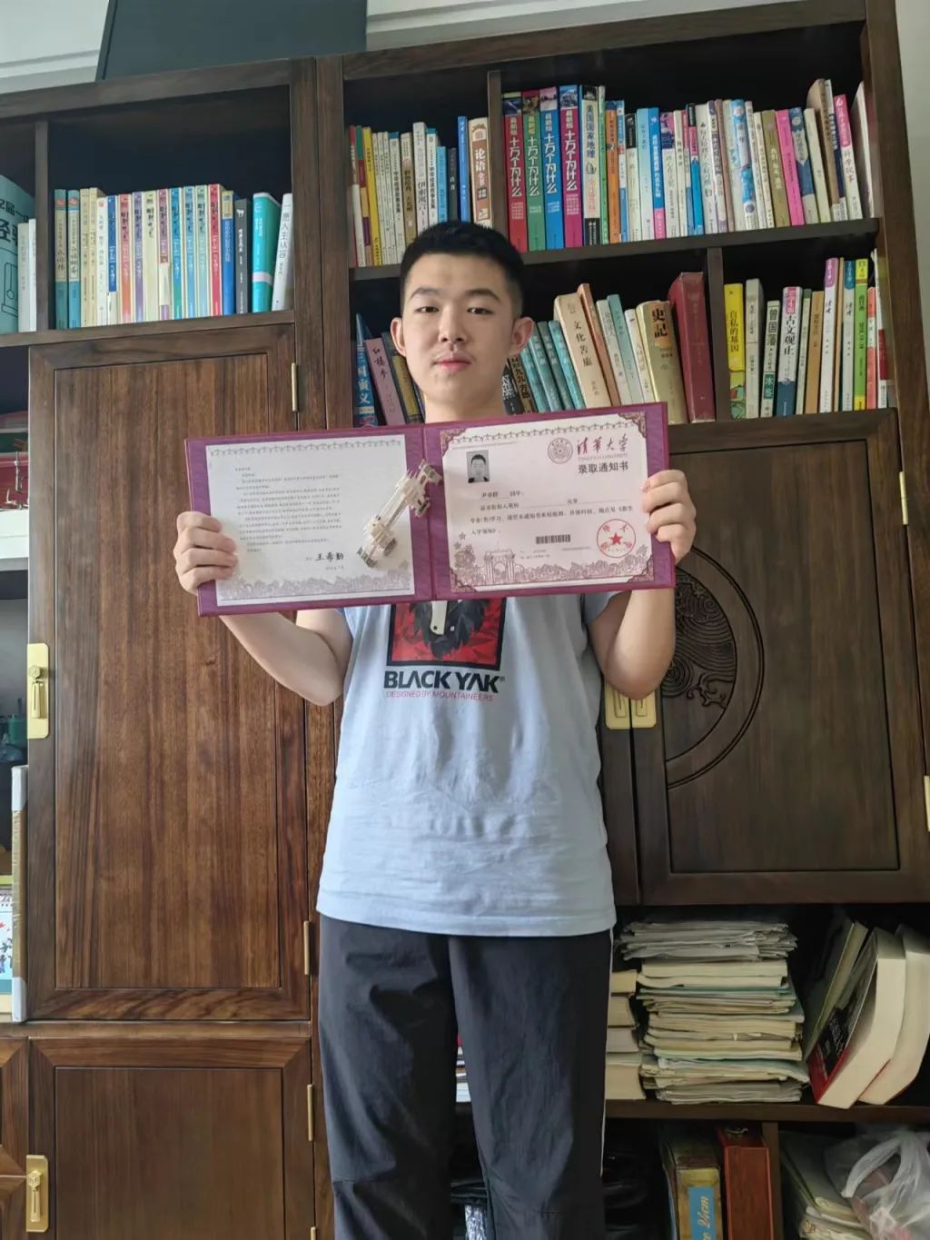 一班“兄弟”仨，携手上清华！青岛这所高中三名男生一起收到清华大学录取通知书休闲区蓝鸢梦想 - Www.slyday.coM