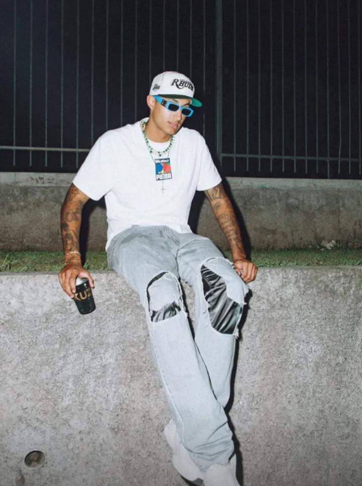 时尚男孩凯尔库兹马社媒晒最新个人照