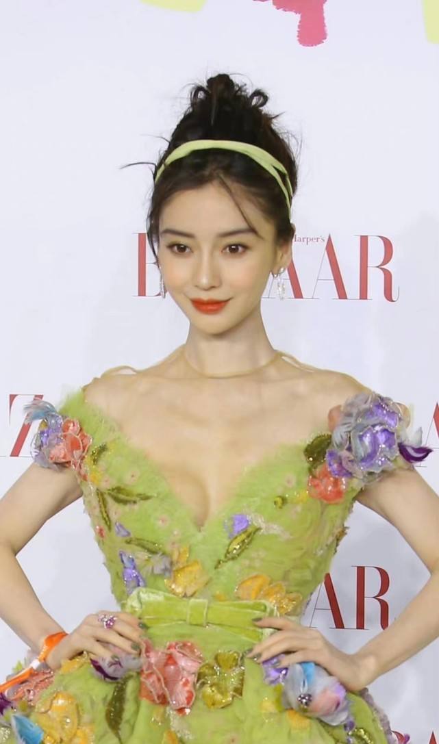 《奔跑吧》三大女神怼脸素颜近照,杨颖赵露思和白鹿,谁赢了?休闲区蓝鸢梦想 - Www.slyday.coM 《奔跑吧》三大女神怼脸素颜近照,杨颖赵露思和白鹿,谁赢了?休闲区蓝鸢梦想 - Www.slyday.coM