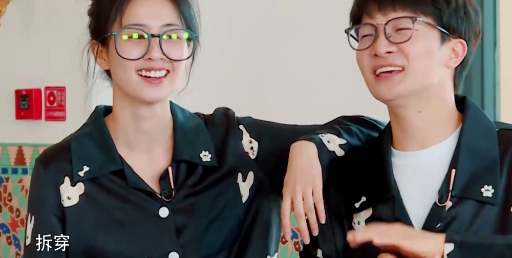 回顾z些细节,他真的太暖了|周深|白鹿|赵露思_新浪新闻