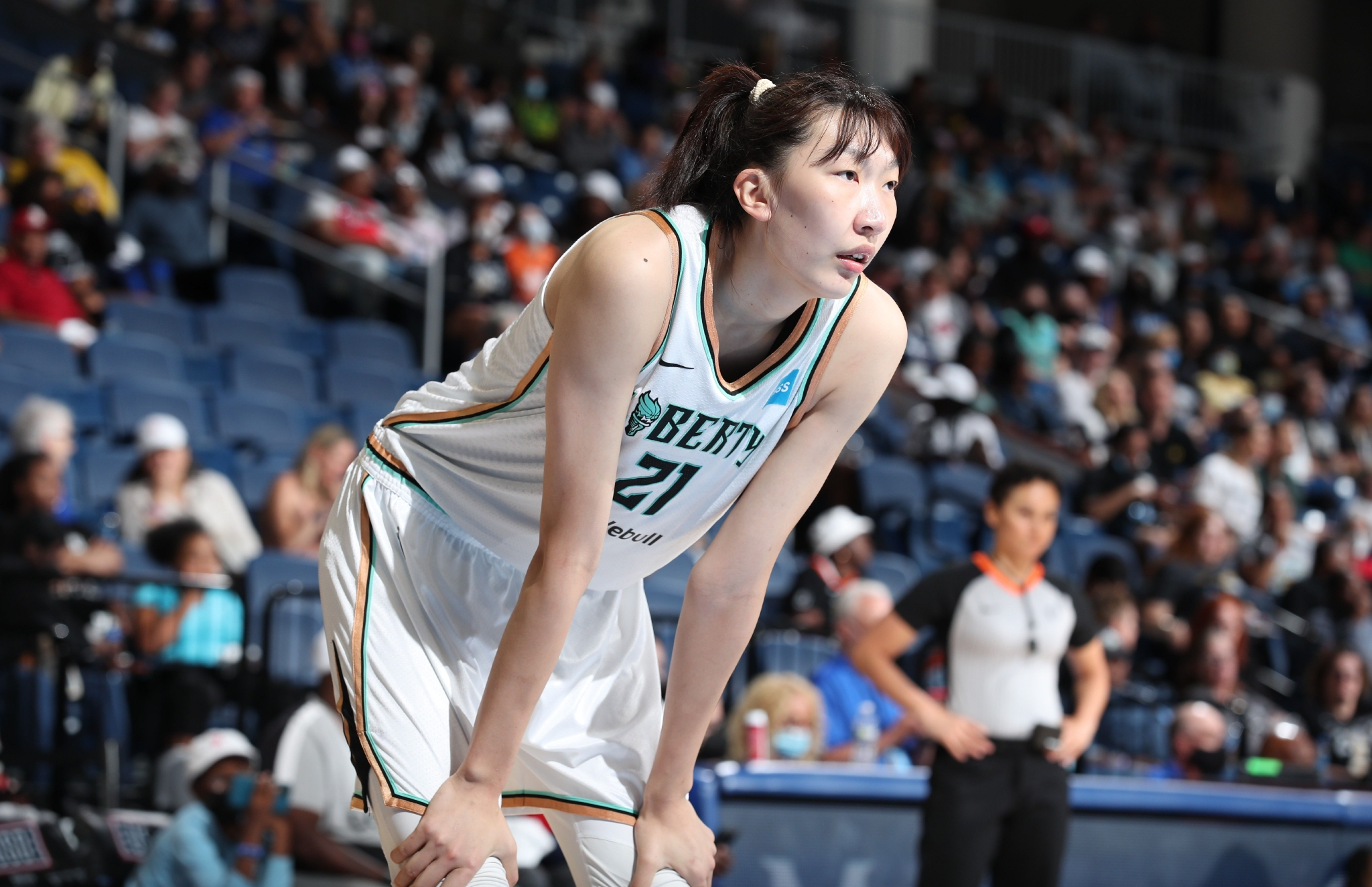 中国女篮队员韩旭图片
