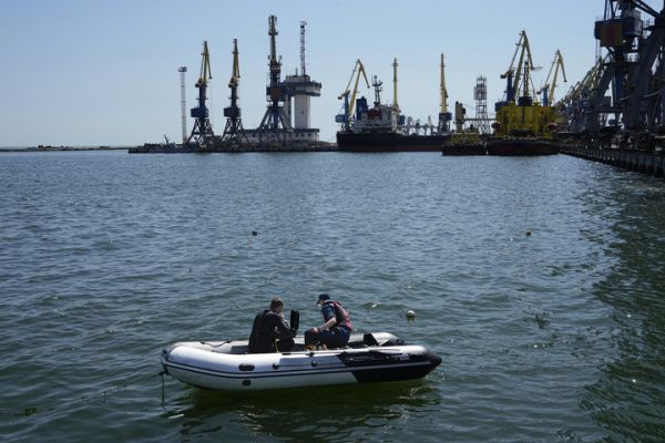俄军高官：乌克兰一水文测量船被自家水雷炸毁
