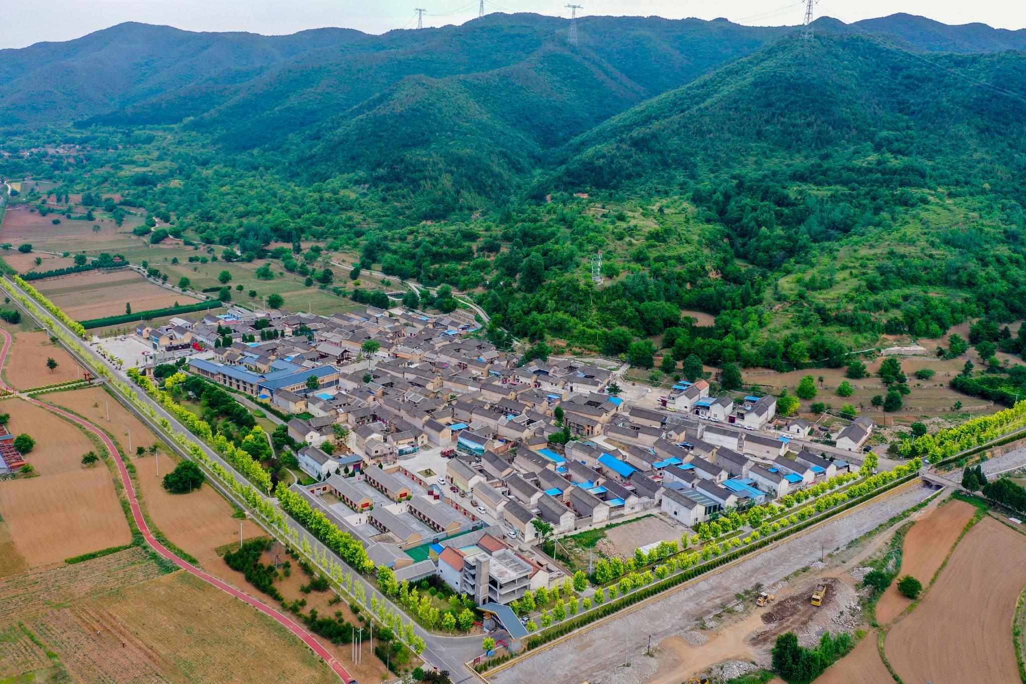 晋城市沁水县土沃乡南阳村(6月8日摄,无人机照片).新华社记者 曹阳 摄