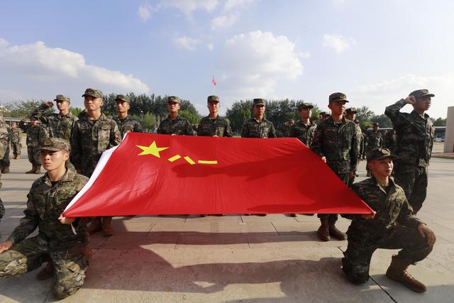 一腔热血守卫四季,精彩组图看武警官兵迎"八一"|武