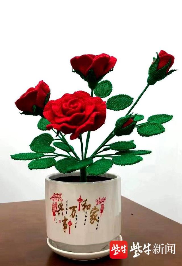 美丽的绒线花！扬州坚强妈妈轮椅上钩织出“花样人生”休闲区蓝鸢梦想 - Www.slyday.coM