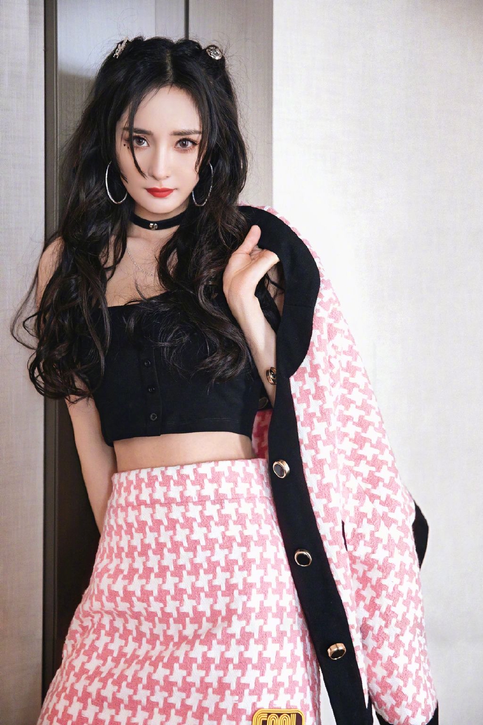 杨幂女团爱豆风造型曝光 最新猫咪妆容俏皮又可爱|杨幂|猫咪|妆容