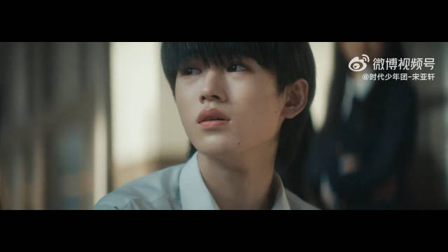 宋亚轩演听力障碍美术生宋亚轩在哭泣的游戏mv里演一个听力障碍美术生