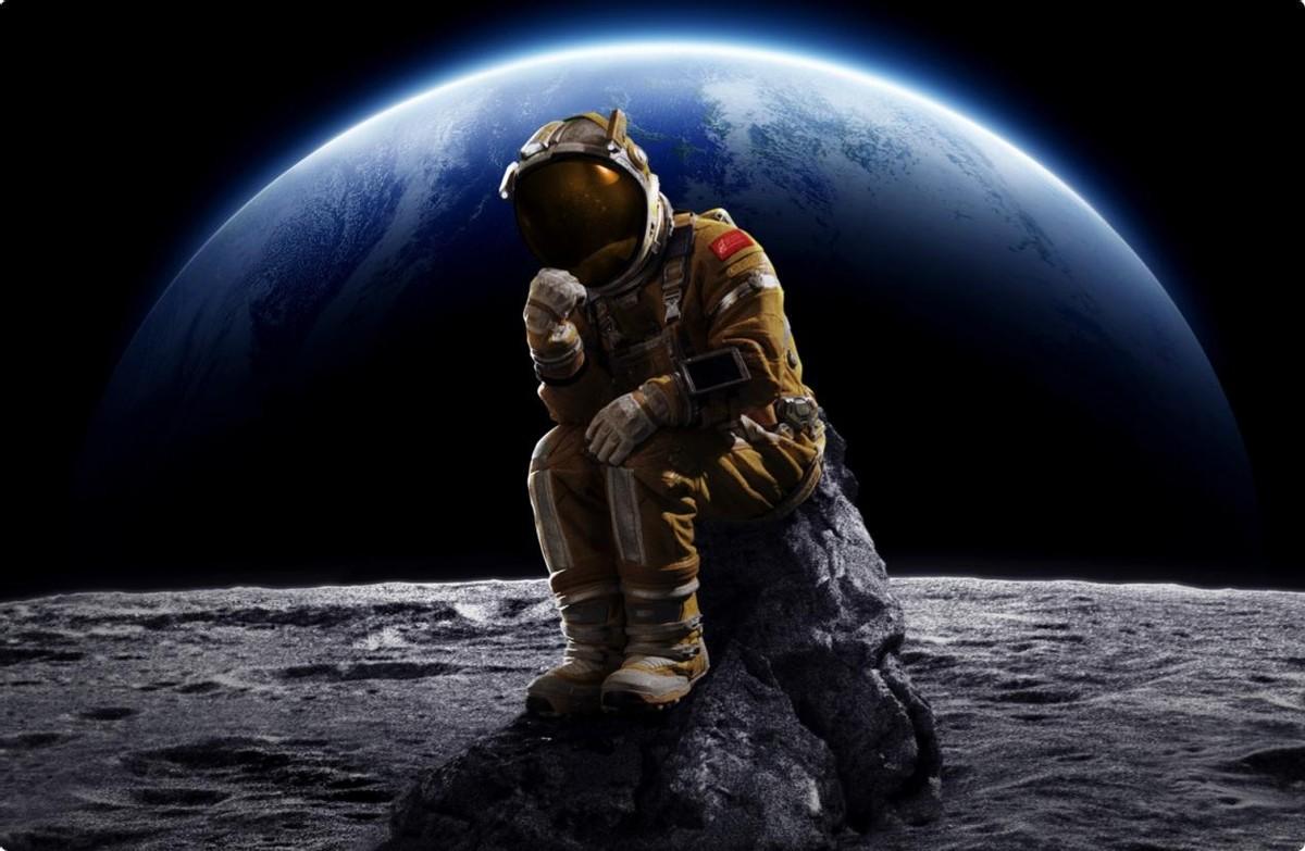 用“放大镜”看《独行月球》，被暗藏的细节震撼了，比剧情还要绝休闲区蓝鸢梦想 - Www.slyday.coM
